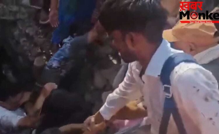 कानपुर नगर निगम की बड़ी लापरवाही… अचानक ढही नाले की स्लैब, गिर गए 25 B.Ed अभ्यर्थी, कीचड़ से सने कपड़ों में दी परीक्षा