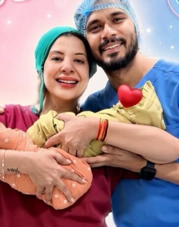 ‘लक्ष्मी और गणेश दोनो घर आ गए’, 45 साल की उम्र में जुड़वा बच्चों की मां बनी संभावना सेठ, दिखाई पहली झलक