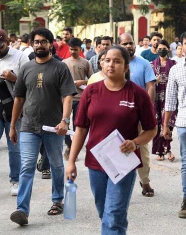 UP Police Constable Exam 2026: रेलवे चलाएगा एग्जाम स्पेशल ट्रेन… बसों में मुफ्त यात्रा कर सकेंगे अभ्यर्थी