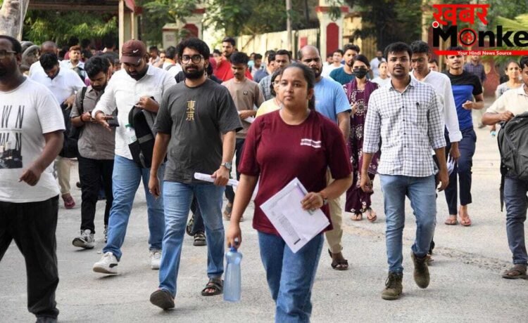 UP Police Constable Exam 2026: रेलवे चलाएगा एग्जाम स्पेशल ट्रेन… बसों में मुफ्त यात्रा कर सकेंगे अभ्यर्थी