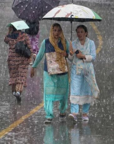 मौसम का यू-टर्न… 21 राज्यों में बारिश का अलर्ट; कैसा रहेगा दिल्ली, यूपी और बिहार का मौसम?