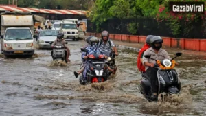 School Closed: भारी बारिश के चलते कई जिलों में 12वीं तक सभी स्कूल बंद, DM ने जारी किए आदेश​