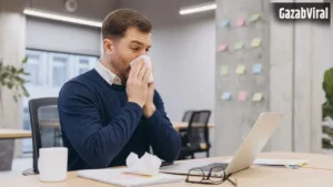Monsoon Health Tips: मानसून में ऑफिस जाते हैं? ये छोटी-छोटी आदतें आपकी इम्यूनिटी को रखेंगी मजबूत​