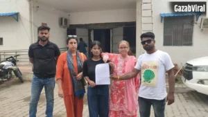 आगरा में कम्युनिटी डॉग्स को लेकर हिंसक विवाद; मां-बेटी पर जानलेवा हमला, एक कुत्ते की मौत​