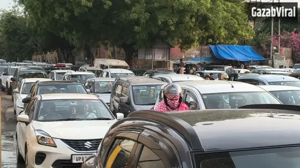 Agra: यूपीटीईटी परीक्षा के बाद एमजी रोड पर ट्रैफिक सिस्टम फेल, घंटों जाम में फंसे लोग​