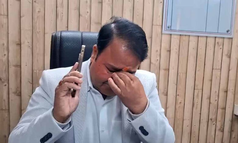 GST डिप्टी कमिश्नर प्रशांत सिंह का इस्तीफा या अफवाह? शासन को अब तक नहीं मिला त्यागपत्र GST डिप्टी कमिश्नर प्रशांत सिंह का इस्तीफा या अफवाह? शासन को अब तक नहीं मिला त्यागपत्र