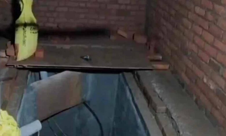 सेप्टिक टैंक में तैरती चप्पलें, पानी खाली करने पर मिली दो सगे भाईयों की लाशें – Khabar Monkey