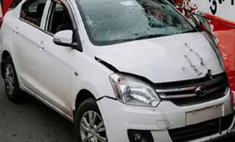 बेंगलुरु में बस से टकराई तेज रफ्तार कार, 5 लोगों की मौत बेंगलुरु में बस से टकराई तेज रफ्तार कार, 5 लोगों की मौत