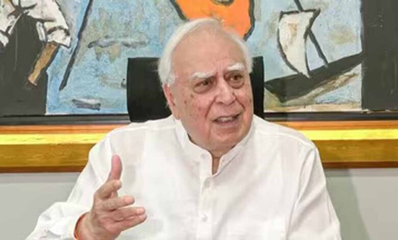 एपस्टीन फाइल्स को लेकर भाजपा ने कपिल सिब्बल को घेरा, राहुल गांधी से मांगा जवाब एपस्टीन फाइल्स को लेकर भाजपा ने कपिल सिब्बल को घेरा, राहुल गांधी से मांगा जवाब