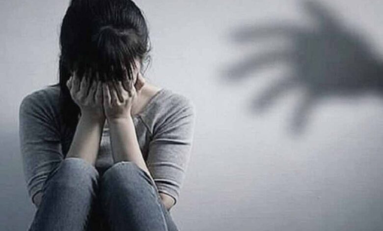 कोचिंग सेंटर में छात्रा से छेड़छाड़ का आरोप, गुस्साए परिजनों ने मैनेजर को पीटा – Khabar Monkey