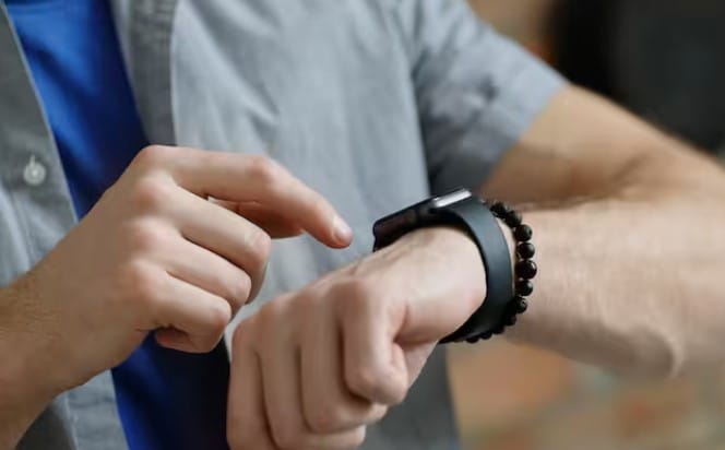 Smart Watches के स्ट्रैप्स में मिला खतरनाक केमिकल, बन सकता है कैंसर का कारण “ • ˌ Smart Watches के स्ट्रैप्स में मिला खतरनाक केमिकल, बन सकता है कैंसर का कारण “ • ˌ