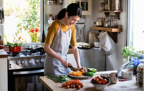 खाना जरूरत से थोड़ा ज्यादा ही बनाना… इस सोच के पीछे क्या छिपा है गूढ़ रहस्य? लाभ चाहिए तो जान लें