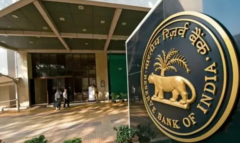 लोन वसूली को लेकर RBI की गाइडलाइन, उधारकर्ताओं को न धमकी, न शाम 7 बजे के बाद फोन लोन वसूली को लेकर RBI की गाइडलाइन, उधारकर्ताओं को न धमकी, न शाम 7 बजे के बाद फोन