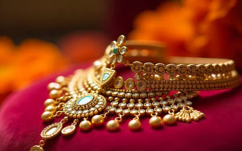 मंगलमय मंगलवार, चांदी ₹1.69 लाख तो सोना ₹37000 सस्ता, कब है खरीदारी का सही मौका ?