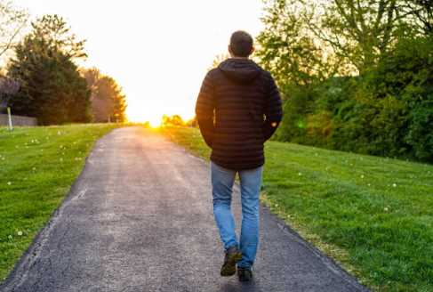 डिनर के कितने देर बाद सही है वॉक करना? जानें इसे करने से बॉडी में कैसे होते हैं बदलाव ˌ डिनर के कितने देर बाद सही है वॉक करना? जानें इसे करने से बॉडी में कैसे होते हैं बदलाव ˌ