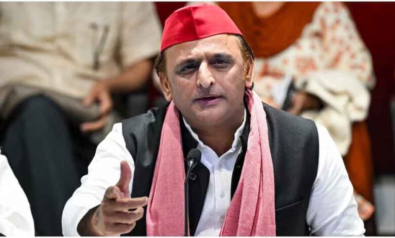 शंकराचार्य विवाद पर अखिलेश यादव का हमला, CM योगी के व्यवहार पर उठाए गंभीर सवाल शंकराचार्य विवाद पर अखिलेश यादव का हमला, CM योगी के व्यवहार पर उठाए गंभीर सवाल