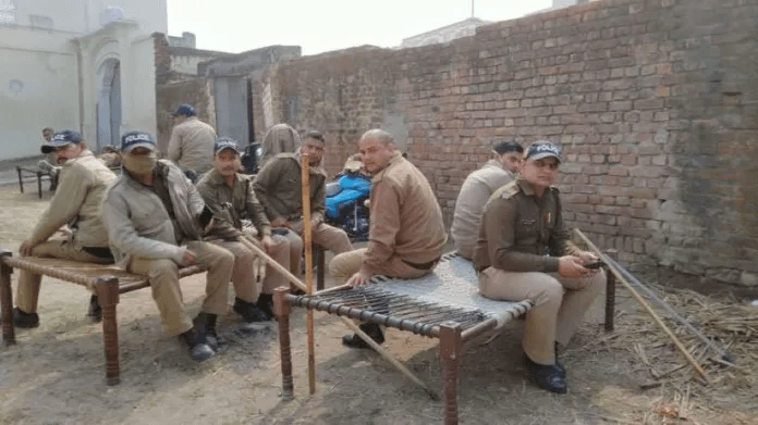दिल दहला देने वाली घटना बेटी ने मर्द से बात की, पिता ने रोका…फिर जो हुआ उसे सुनकर रह जाएंगे दंग! “ • ˌ दिल दहला देने वाली घटना बेटी ने मर्द से बात की, पिता ने रोका…फिर जो हुआ उसे सुनकर रह जाएंगे दंग! “ • ˌ