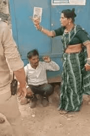 मोबाइल तोड़ने पर भड़की पत्नी, 10 मिनट में जड़ दिए 15 से ज्यादा थप्पड़ मोबाइल तोड़ने पर भड़की पत्नी, 10 मिनट में जड़ दिए 15 से ज्यादा थप्पड़
