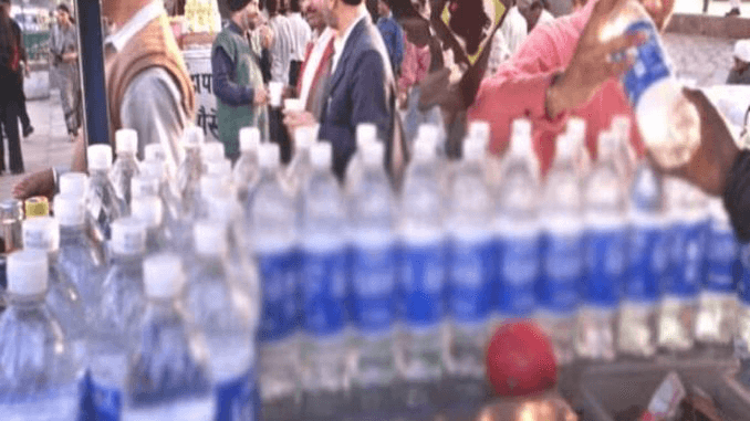 अगर सड़क किनारे खरीदकर पीते हैं पानी की बोतल तो हो जाएं सावधान! रिसर्च में हुआ हिला देने वाला ˒ अगर सड़क किनारे खरीदकर पीते हैं पानी की बोतल तो हो जाएं सावधान! रिसर्च में हुआ हिला देने वाला ˒