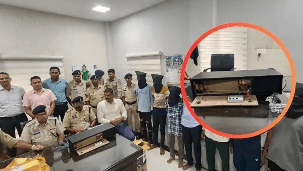 शादीशुदा महिला से हुआ एकतरफा प्यार बना जानलेवा साजिश, म्यूजिक सिस्टम में बम छिपाकर पति को बनाया गया निशाना शादीशुदा महिला से हुआ एकतरफा प्यार बना जानलेवा साजिश, म्यूजिक सिस्टम में बम छिपाकर पति को बनाया गया निशाना
