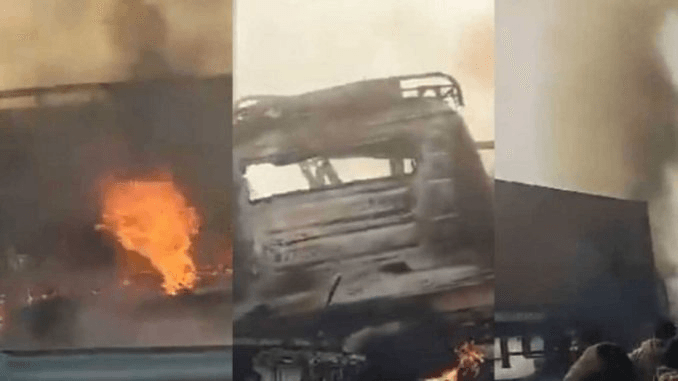 राजस्थान में घने कोहरे के कारण एक दर्जन वाहन आपस में टकराए, दो ट्रक जलकर राख जानिए पूरी खबर “ • ˌ राजस्थान में घने कोहरे के कारण एक दर्जन वाहन आपस में टकराए, दो ट्रक जलकर राख जानिए पूरी खबर “ • ˌ