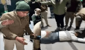 मेरे प्राइवेट पार्ट पर लात मारी थाने में फूट-फूटकर रोए इंस्पेक्टर, फिर… जानिए पुरी खबर!! “ • ˌ मेरे प्राइवेट पार्ट पर लात मारी थाने में फूट-फूटकर रोए इंस्पेक्टर, फिर… जानिए पुरी खबर!! “ • ˌ