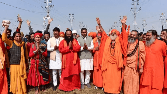 शिविर में महाकुंभ और हिंदू देवताओं पर विवादित टिप्पणियों के लिए यूपी के पत्रकार समेत 2 गिरफ्तार!! “ • ˌ शिविर में महाकुंभ और हिंदू देवताओं पर विवादित टिप्पणियों के लिए यूपी के पत्रकार समेत 2 गिरफ्तार!! “ • ˌ