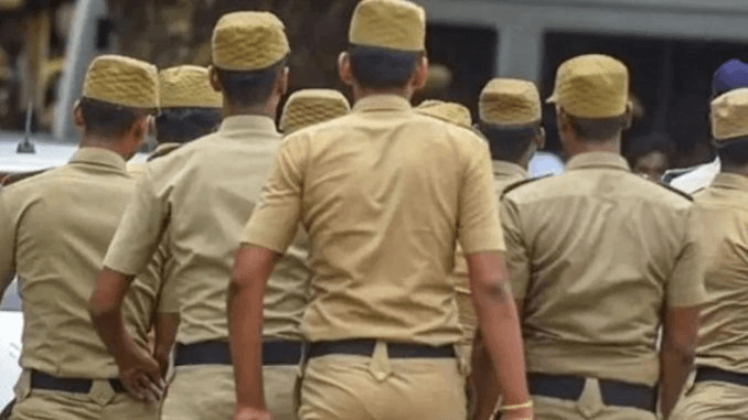 राशन कार्ड पर मिले चावल के बंटवारे को लेकर हुआ विवाद… बेटे ने मां को काट डाला !! “ • ˌ राशन कार्ड पर मिले चावल के बंटवारे को लेकर हुआ विवाद… बेटे ने मां को काट डाला !! “ • ˌ