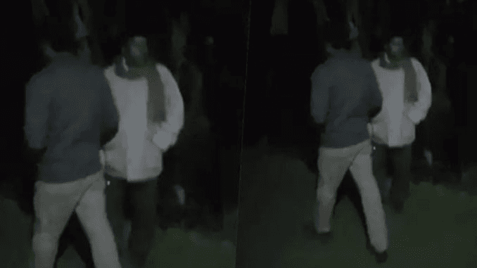 बंद कमरे में गाड़ी से आते थे लोग, गांव वाले थे परेशान, अंधेरे में पहुंची पुलिस तो नजारा देख उडे तोते !! “ • ˌ बंद कमरे में गाड़ी से आते थे लोग, गांव वाले थे परेशान, अंधेरे में पहुंची पुलिस तो नजारा देख उडे तोते !! “ • ˌ