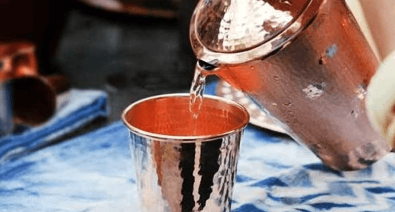 तांबे के बर्तन में रखा पानी सचमुच बन सकता है जहर? जानिए तांबा जहर से कैसे बचें! “ ˌ तांबे के बर्तन में रखा पानी सचमुच बन सकता है जहर? जानिए तांबा जहर से कैसे बचें! “ ˌ