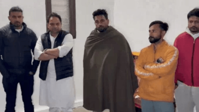 जमीन बेची, कर्जा लिया, 1 करोड़ खर्च किया…अमेरिका जाने वालों का हाल जान कांप उठेंगे !!· “ • ˌ जमीन बेची, कर्जा लिया, 1 करोड़ खर्च किया…अमेरिका जाने वालों का हाल जान कांप उठेंगे !!· “ • ˌ