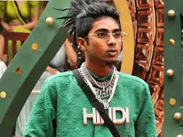 MC Stan: MC Stan को देख बेकाबू हुआ फैन, पागलों की तरह करने लगा हरकतें, फिर रैपर के एक इशारे पर शख्स का हुआ ऐसा हाल कि…? वीडियो वायरल ˌ • MC Stan: MC Stan को देख बेकाबू हुआ फैन, पागलों की तरह करने लगा हरकतें, फिर रैपर के एक इशारे पर शख्स का हुआ ऐसा हाल कि…? वीडियो वायरल ˌ •