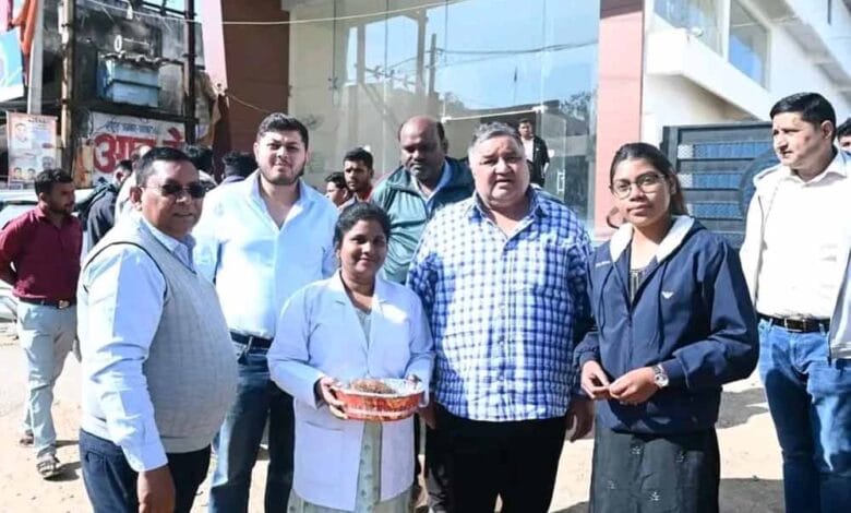 मंत्री ने शुरू की मोबाइल मेडिकल यूनिट – Khabar Monkey मंत्री ने शुरू की मोबाइल मेडिकल यूनिट – Khabar Monkey